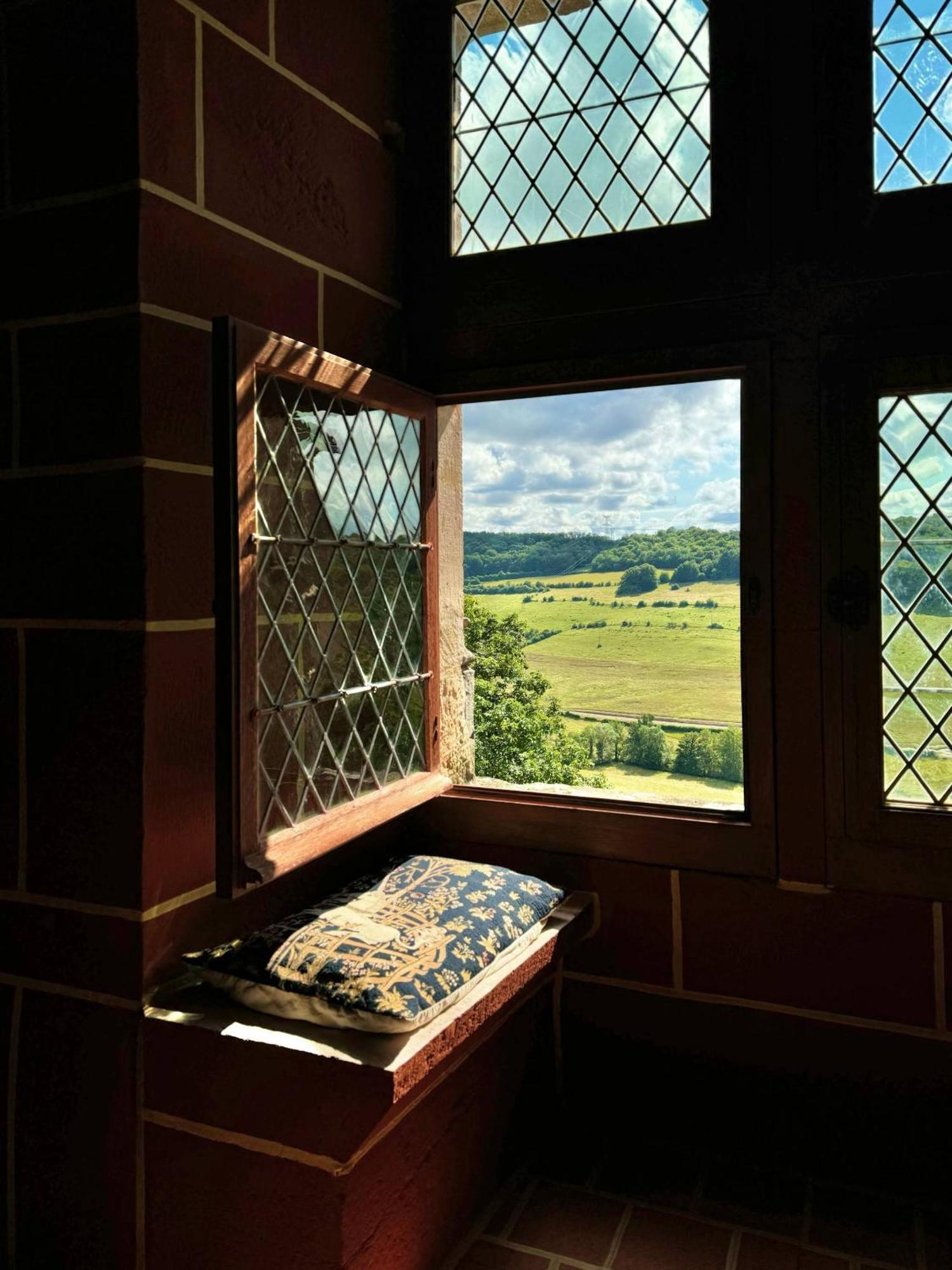 Chateau De Champrenault, Voyagez Dans Le Temps Exterior photo